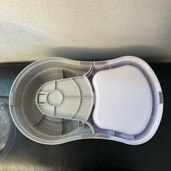 New. Automatic Pet/ Dog Water Bowl Dispenser 1.58 Gallon (6 L) – BPA-Free. Grey. - Picture 13 of 15